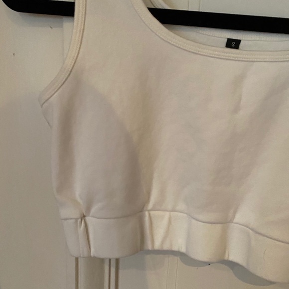 Cropped White Tank Top - Picture 4 of 5
